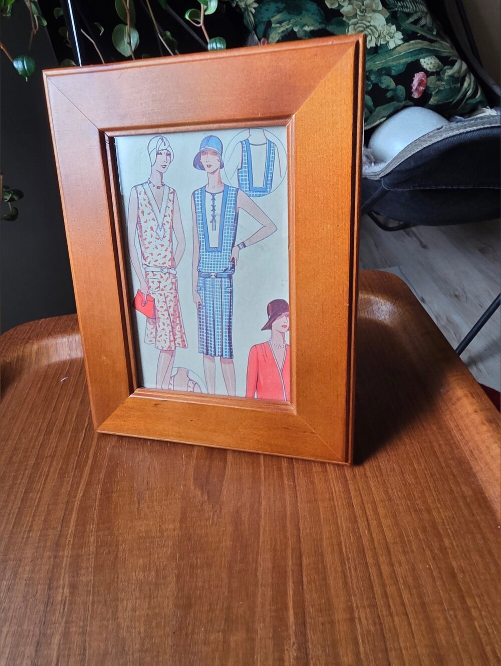 Vintage Beveled Wooden Frame/Table Top Wood Picture Or Portrait Frame